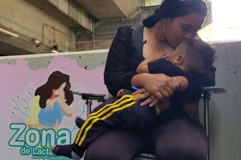 La respuesta de la mujer que fue criticada por amamantar a su bebé en el Metro