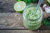 ¿Sin salsa para darle sabor a tus patacones? Aquí te enseñamos a prepararla
