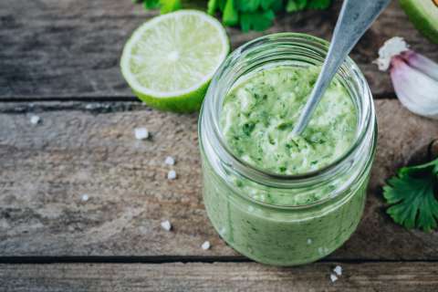 ¿Sin salsa para darle sabor a tus patacones? Aquí te enseñamos a prepararla