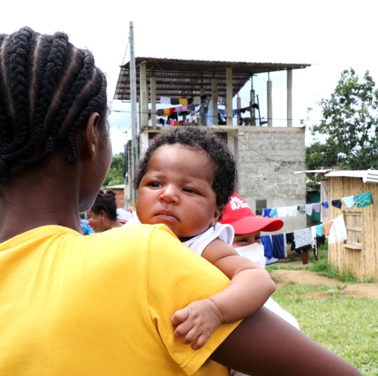 En los consejos comunitarios Manos Amigas y Voz de los Negros, por ejemplo, 7.460 personas han sido confinadas y están rodeadas no solo de minas antipersonales, sino de actores armados que cambian de nombre constantemente.