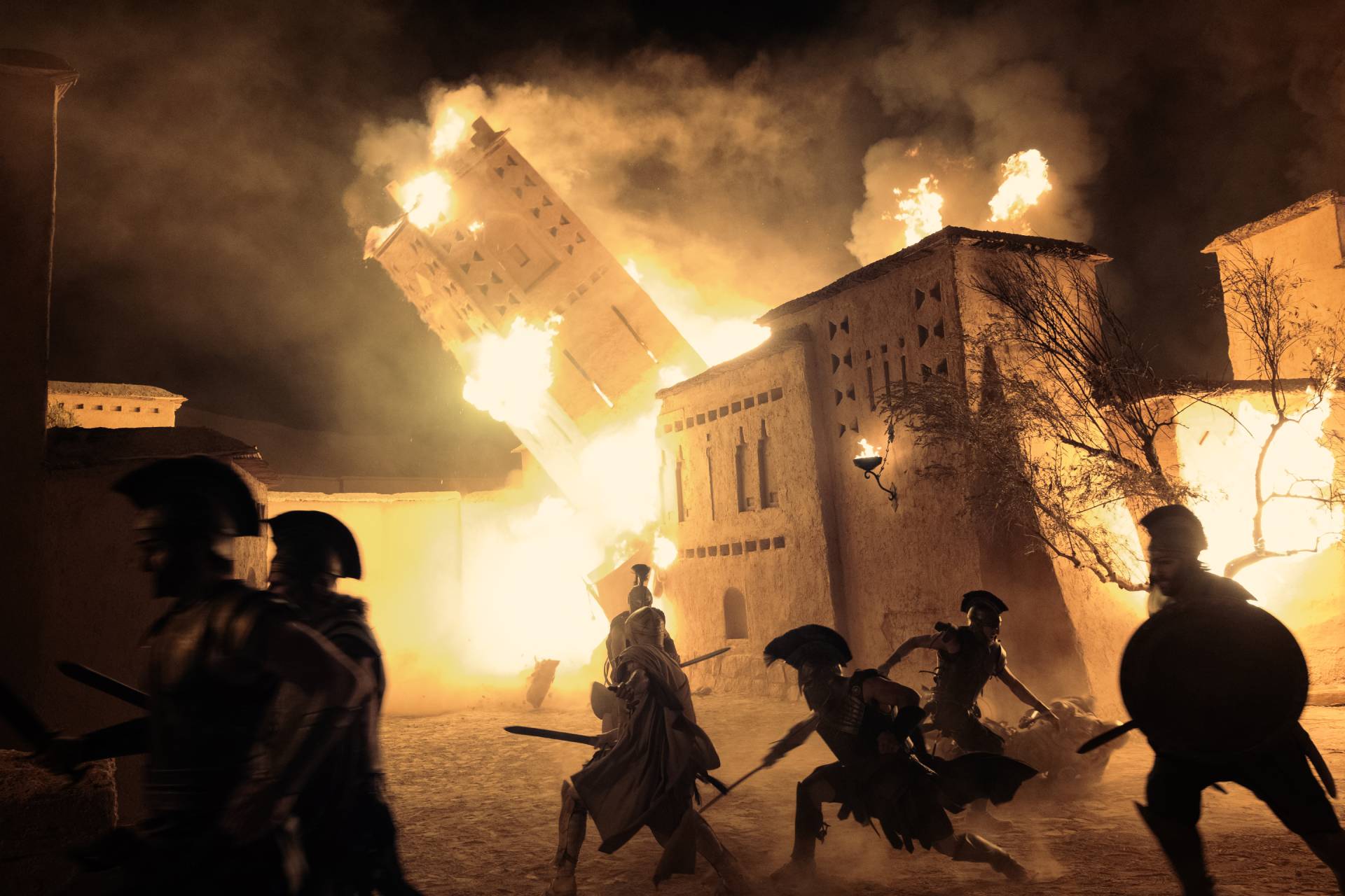 Fotograma de "La Odisea", de Christopher Nolan, tomado durante una escena de la guerra de Troya.
