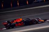 Verstappen superó a Hamilton en el tercer ensayo libre y también se quedó con la pole en Baréin