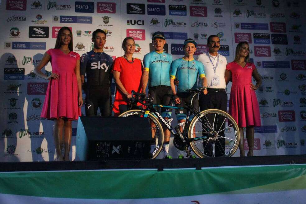Bernal (derecha), Contreras (centro) y Miguel Ángel López en la presentación del evento. / Fedeciclismo