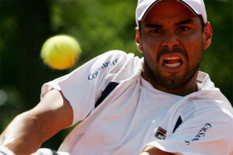 Falla y Giraldo subieron un puesto en el ranking de la ATP