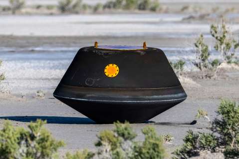 Polvo negro y escombros: lo que hallaron en cápsula que recoletó muestras de asteroide