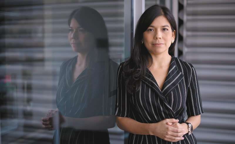 La magistrada Lily Rueda dice: "La señora Marilú Ramírez (amnistiada) debe aportar a la verdad sobre cómo le fue posible infiltrar a las Fuerzas Armadas. La Sala consideró que es vital que la sociedad conozca este capítulo de la guerra". / Mauricio Alvarado - El Espectador