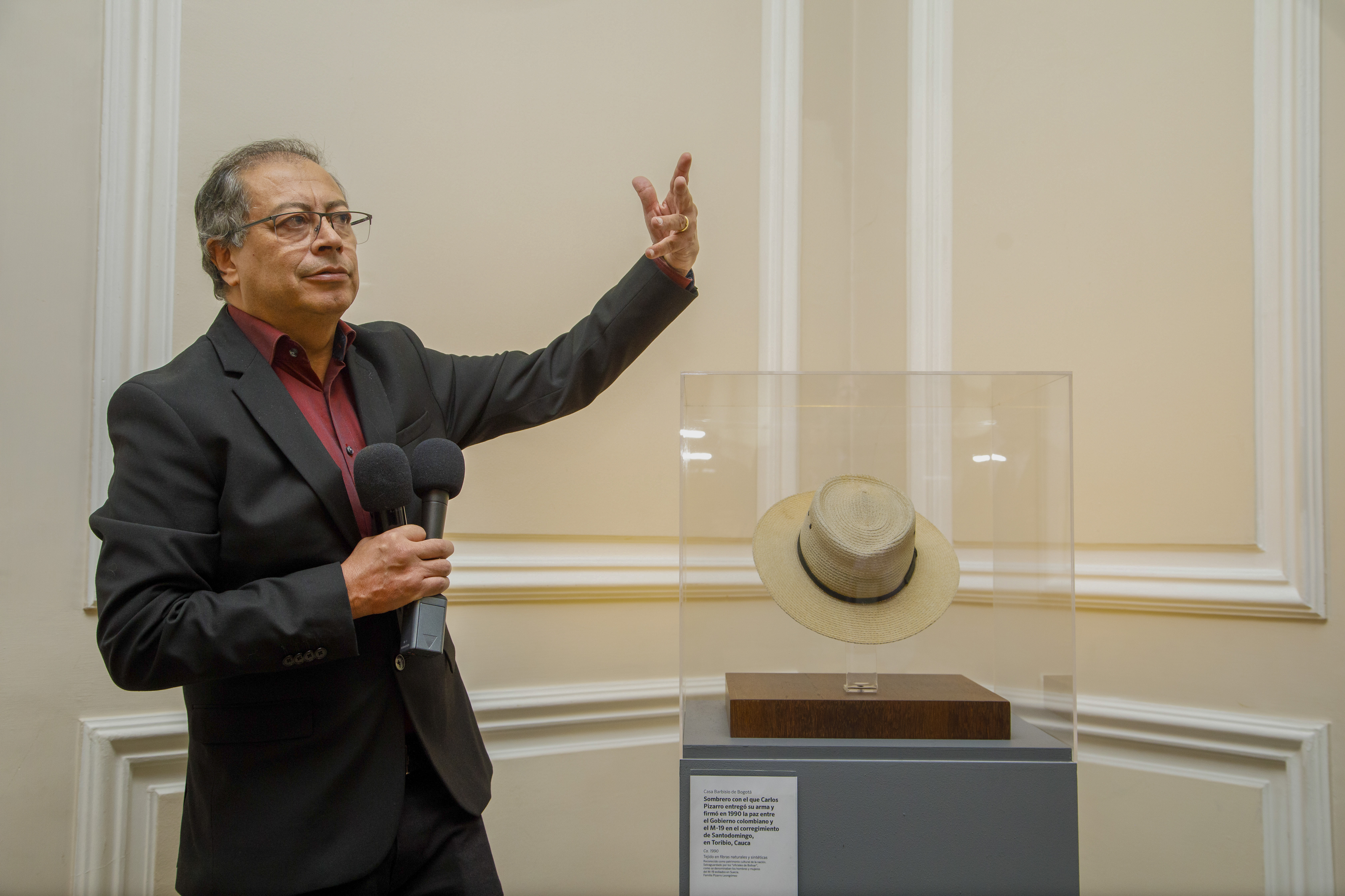 El presidente Gustavo Petro lideró el acto de develación del sombrero.