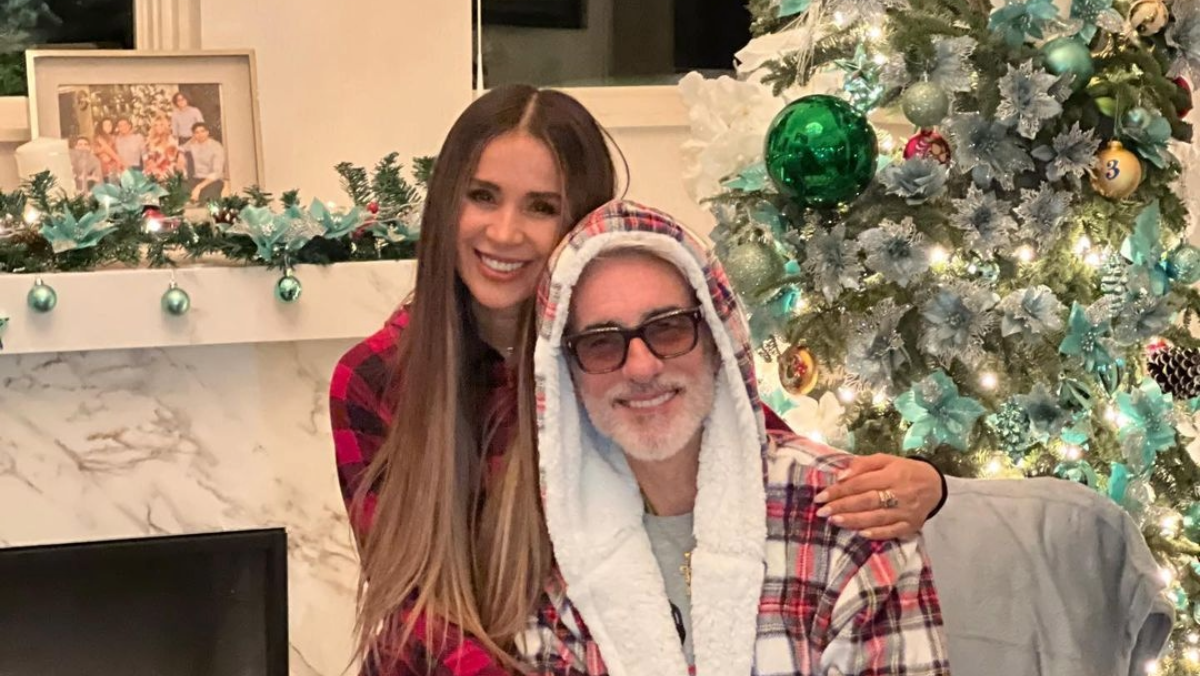 Miguel Varoni y Catherine Siachoque sorprendieron con curiosos disfraces de Navidad
