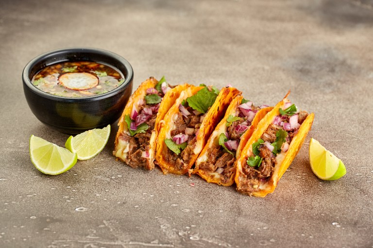 Paso a paso para preparar unos exquisitos tacos de birria
