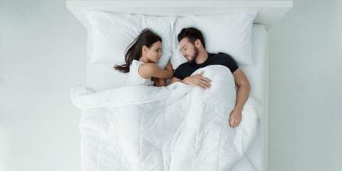 Dormir acompañado podría ser mejor para la calidad del sueño que dormir solo