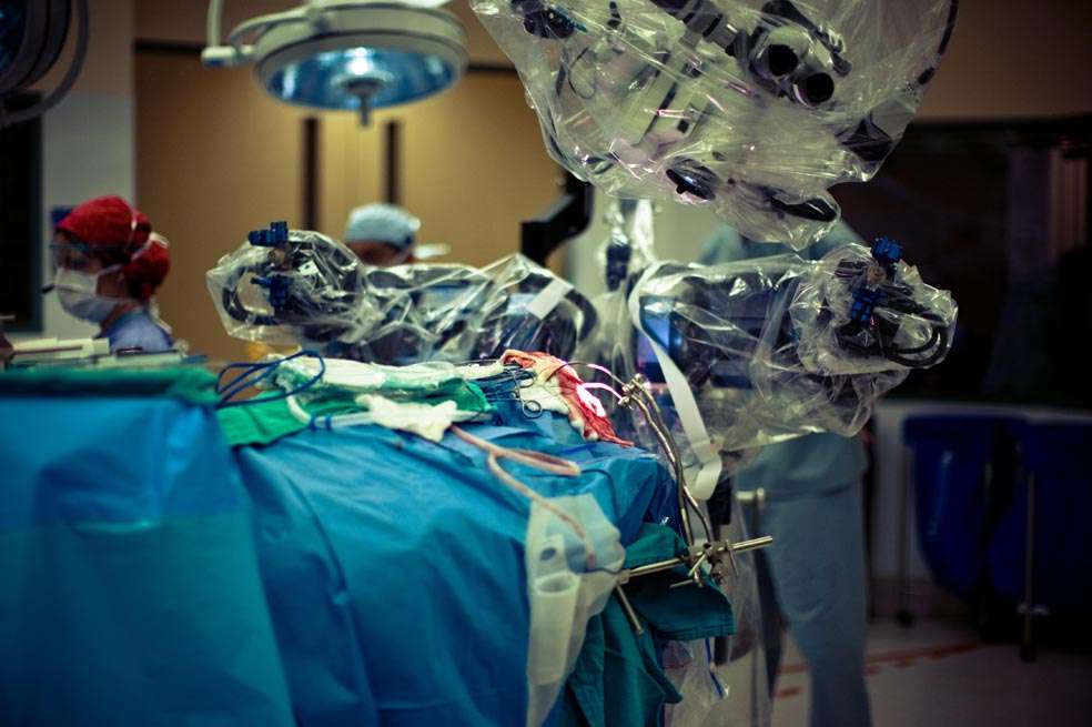 El 12 de mayo de 2008 el NeuroArm hizo historia cuando retiró un tumor del cerebro de una joven de 21 años. / Cortesía NeuroArm