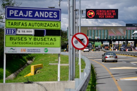 SIC sanciona a Flypass por fallas en pagos de peajes electrónicos