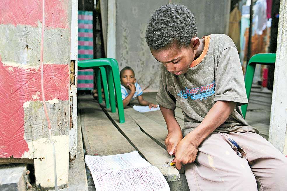 En Tumaco, sólo el 43,6% de la población alcanza el nivel de básica primaria y el 26,1% el de secundaria. / Nelson Sierra - El Espectador