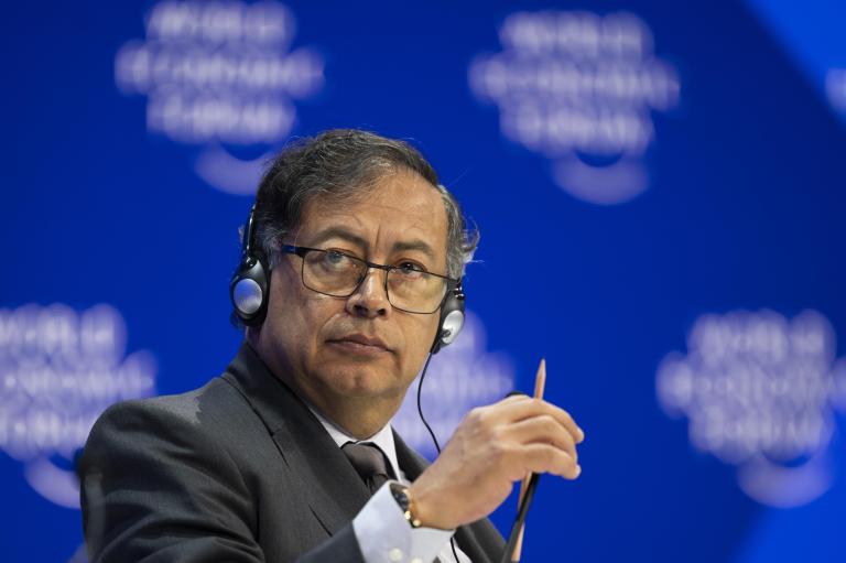 Petro no viajará al foro económico en Davos como parte del plan de austeridad
