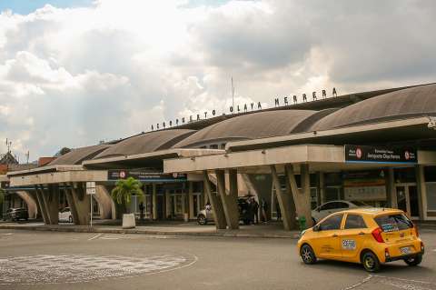 Aeropuerto Olaya Herrera de Medellín retoma sus operaciones: Aerocivil