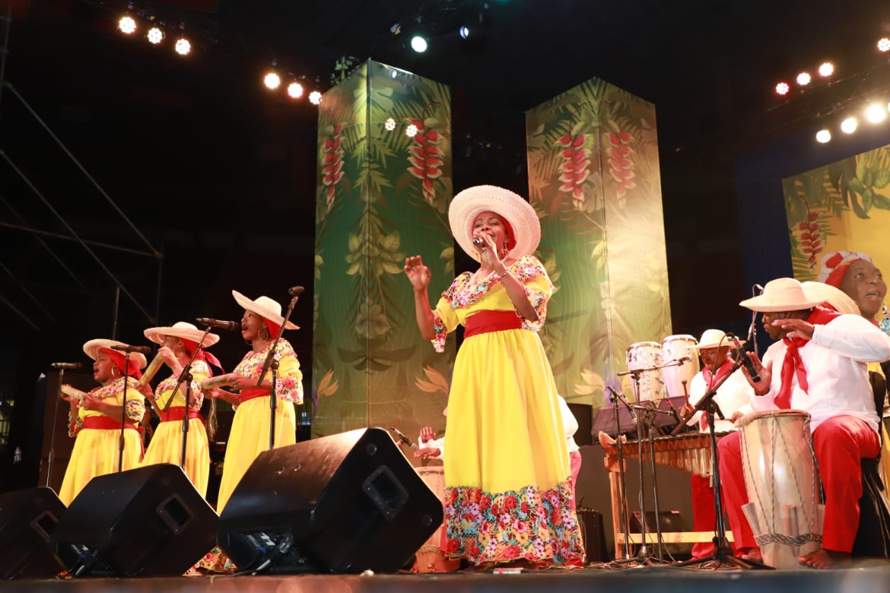 Visitantes de Estados Unidos, Ecuador, España y Holanda se han dejado cautivar por los sonidos del Pacífico en el Festival Petronio Álvarez. / Cortesía organización Petronio Álvarez