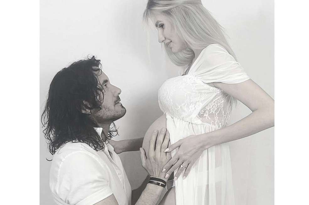Mario Cimarro, el actor que interpretó a Juan Reyes y su novia Bronislava Gregušová, se convirtieron en padres el 31 de agosto.