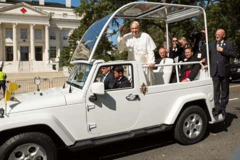 Estos fueron los ‘papamóviles’ que acompañaron al papa Francisco en su pontificado