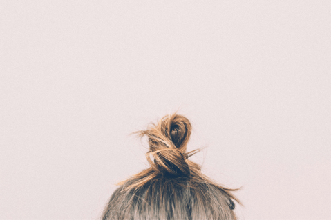Baby hairs: ideas de peinados para controlar los pequeños cabellos rebeldes