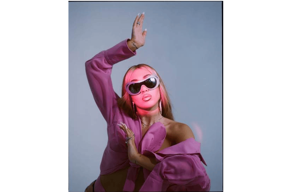 Kali Uchis, nacida en Estados Unidos y criada en Colombia, se ha abierto campo en la industria de la música del norte del continente.
