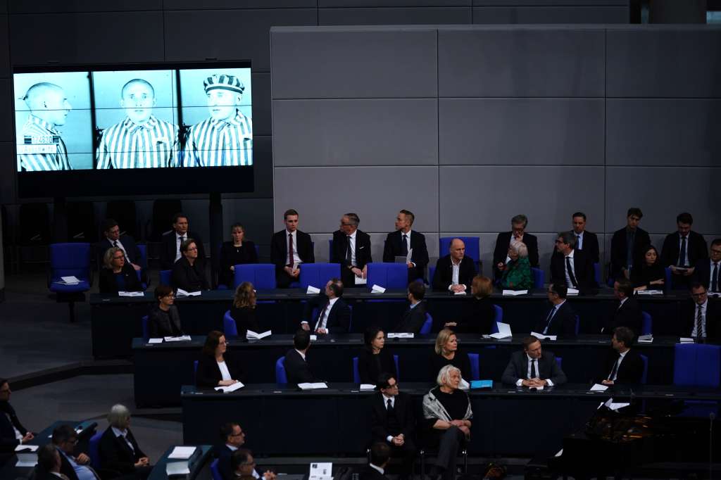 Berlin (Germany), 27/01/2023.- Historic photos are on display behind the government bench during a Commemoration Ceremony for the victims of Nazi Germany in the Reichstag building, the seat of the German federal parliament (Bundestag), in Berlin, Germany, 27 January 2023. Since 1996, when former German president Roman Herzog declared the 27th January a National Day of Remembrance, the Bundestag commemorates the Nazi regime'Äôs victims, as the 27 January marks the day of the liberation of former concentration camp Auschwitz, by the Soviet red army, in 1945. Many Jews, Roma and Sinti, homosexuals, Slavs, handicapped individuals, political prisoners and others were killed in the Nazi genocide, prior to the beginning and during World War II. This year's Bundestag commemoration focuses on people who were persecuted under National Socialism because of their sexual orientation or gender identity. (Alemania) EFE/EPA/CLEMENS BILAN