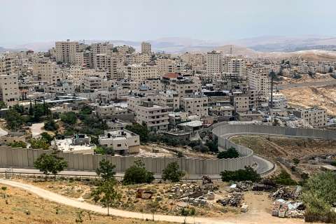 El muro de Jerusalén que desde hace 20 años encierra a miles de palestinos