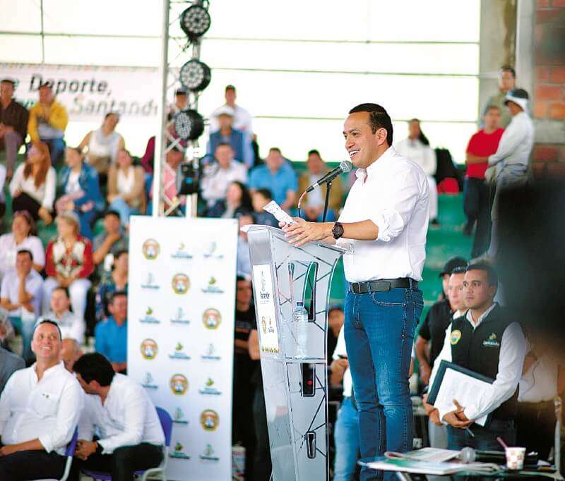 Mauricio Aguilar ganó con más de 350 mil votos, por el movimiento “Siempre Santander”. / Gobernación