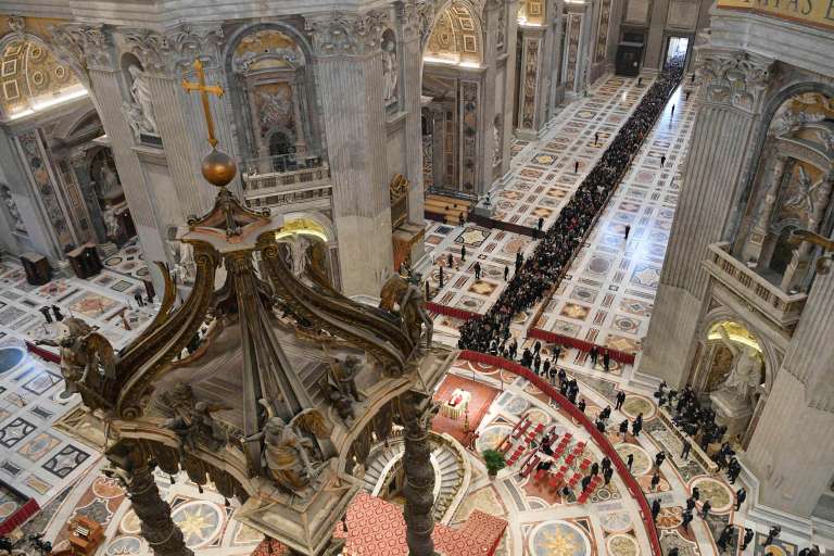 Vatican City (Vatican City State (holy See)), 02/01/2023.- A handout photo made available by Vatican Media shows faithful paying their respects to Pope Emeritus Benedict XVI (Joseph Ratzinger) whose body lies in state in the Saint Peter's Basilica for public viewing, Vatican City, 02 January 2023. Former Pope Benedict XVI died on 31 December at his Vatican residence, aged 95. For three days, starting from 02 January, the body will lay in state in St Peter's Basilica until the funeral on 05 January. (Papa) EFE/EPA/VATICAN MEDIA HANDOUT EDITORIAL USE ONLY/NO SALES