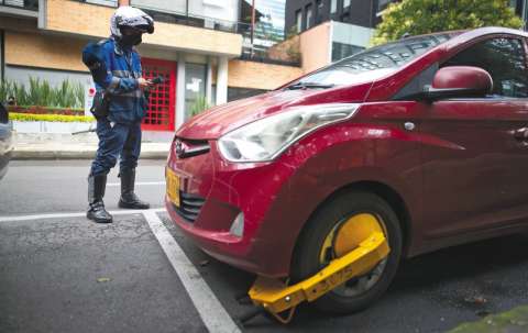 Cepos: ¿la verdadera solución a los mal parqueados en Bogotá?