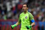 Claudio Bravo, histórico arquero de Chile, anunció su retiro a los 41 años