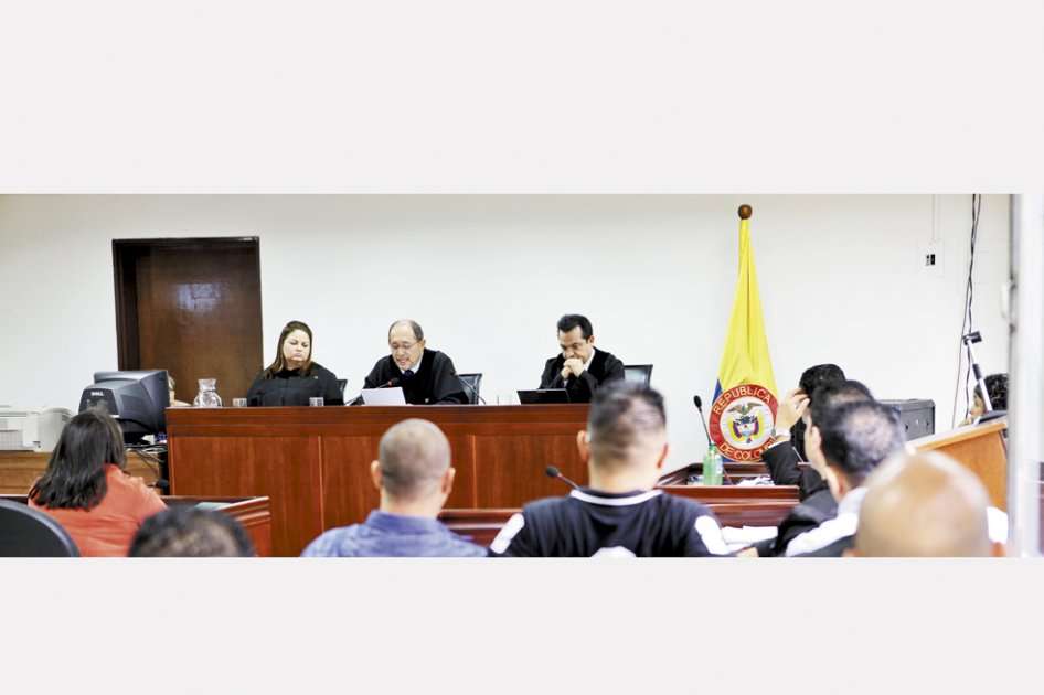 Los magistrados Rubén Pinilla, María Consuelo Rincón y Juan Guillermo Cárdenas dando lectura al histórico fallo. / Jesús Abad