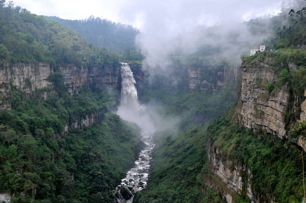 Recorrido por el este río, desde su nacimiento hasta su desembocadura en el río Magdalena.