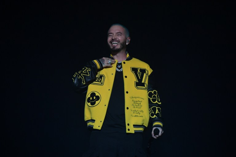 J Balvin será invitado al Mundial de Catar 2022 y se suma a Camilo y Shakira