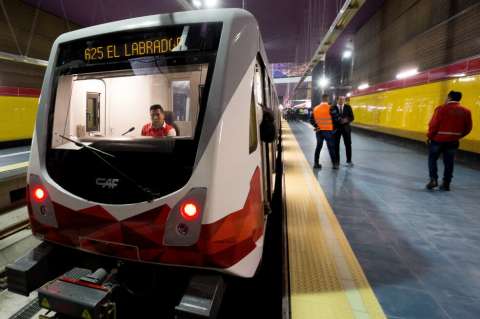 Metro de Quito inicia recorridos de prueba de los primeros trenes