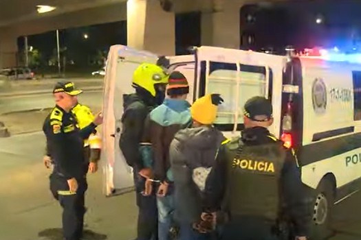 Caen ladrones que, a palazos y patadas, roban a pareja de biciusuarios en Engativá