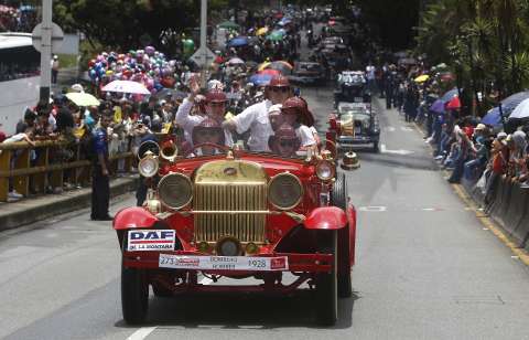 Desfile de Autos Clásicos y Antiguos de Medellín 2026: por dónde pasa y a qué hora inicia