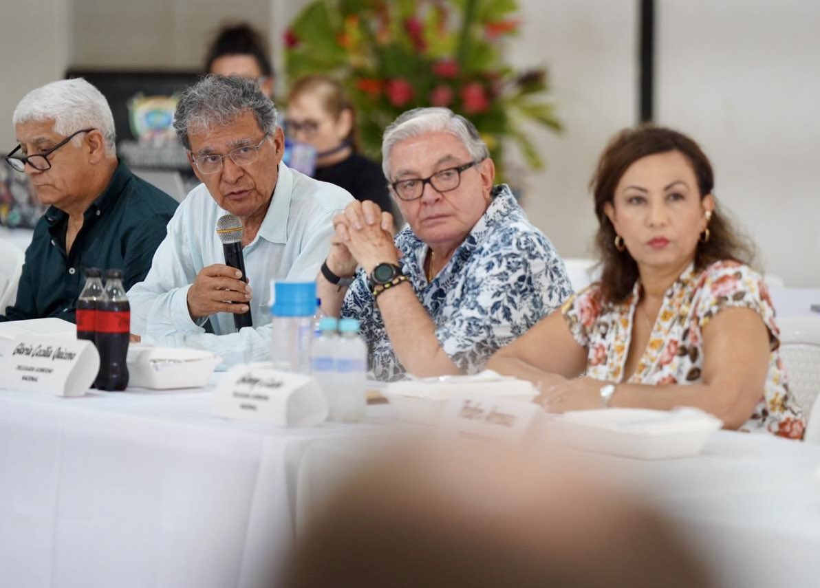 La delegación de Gobierno en los diálogos con el Estado Mayor Central está en cabeza de Camilo González Posso.