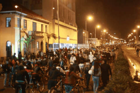Más de dos millones de personas salieron a la ciclovía nocturna en Bogotá
