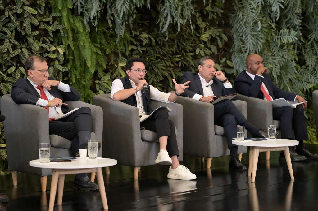 Roy Barreras, Carlos Caicedo, Mauricio Lizcano y Luis Gilberto Murillo, candidatos presidenciales en el foro organizado por El Espectador junto a sus aliados Friedrich-Ebert-Stiftung en Colombia (FESCOL), Transforma, Movilizatorio, CREER, NRGI y Foro Nacional por Colombia