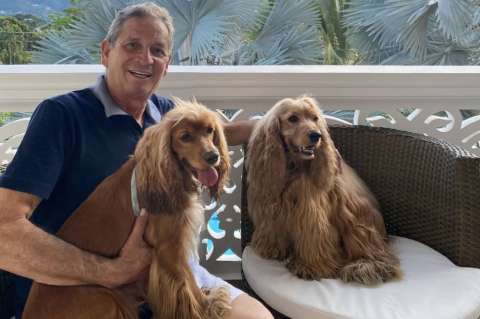 Ellos son Abril y Bethoven, las mascotas de Darío Gómez que llegaron a su velorio