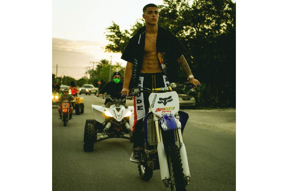 Lunay, uno de los artistas más importante del género urbano, ganó en octubre de 2019 el premio Nuevo Artista del Año en la quinta edición de los Latin American Music Awards.
