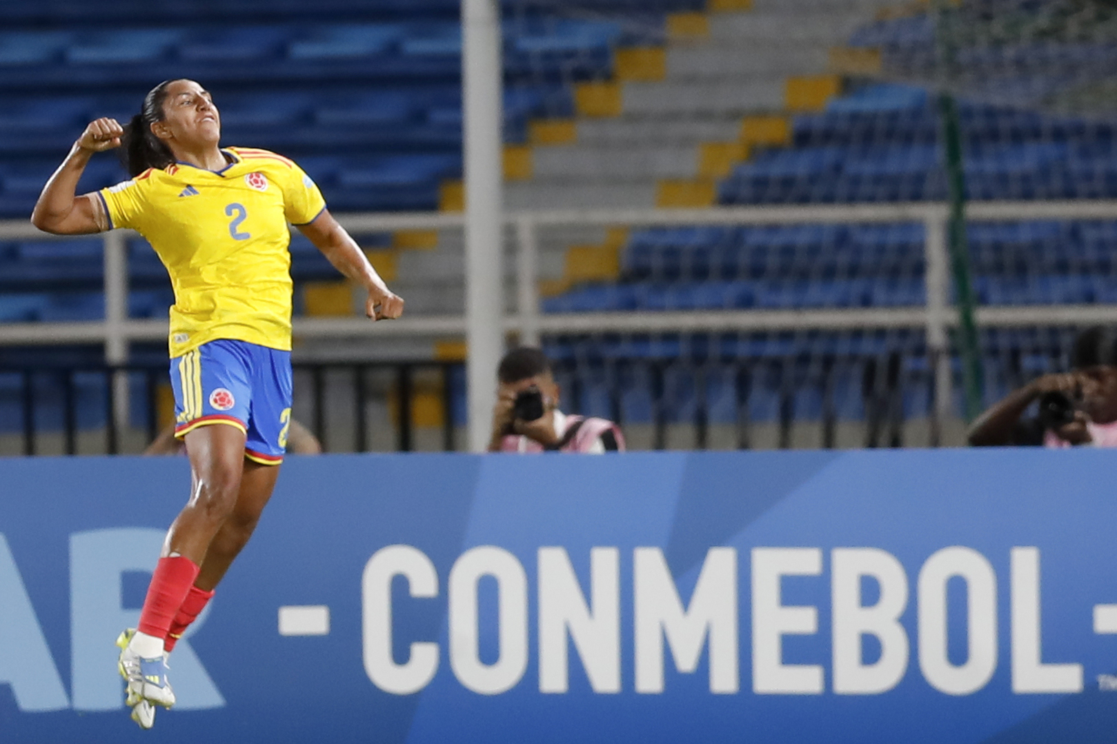 AME3637. CALI (COLOMBIA), 14/04/2026.- Manuela Vanegas de Colombia celebra un gol este martes, en un partido de la Liga de Naciones Femenina entre Colombia y Chile en el estadio Olímpico Pascual Guerrero en Cali (Colombia). EFE/ Ernesto Guzmán Jr