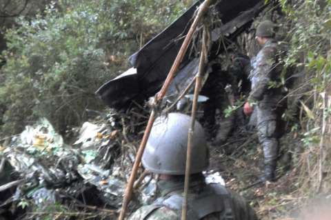 Siniestro de avión militar deja ocho víctimas