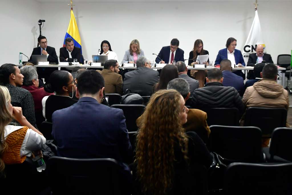 Los magistrados del CNE, en la audiencia pública de revocatoria de inscripciones de candidatos a las elecciones regionales 2023: Cristian Quiroz, Alfonso Campo, Alba Lucía Velásquez, Fabiola Márquez Grisales, Álvaro Hernán Prada, Maritza Martínez y César Lorduy (izq-der).