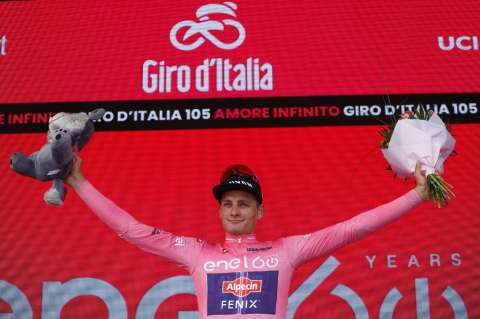 Mathieu van der Poel ganó la primera etapa del Giro de Italia 2022