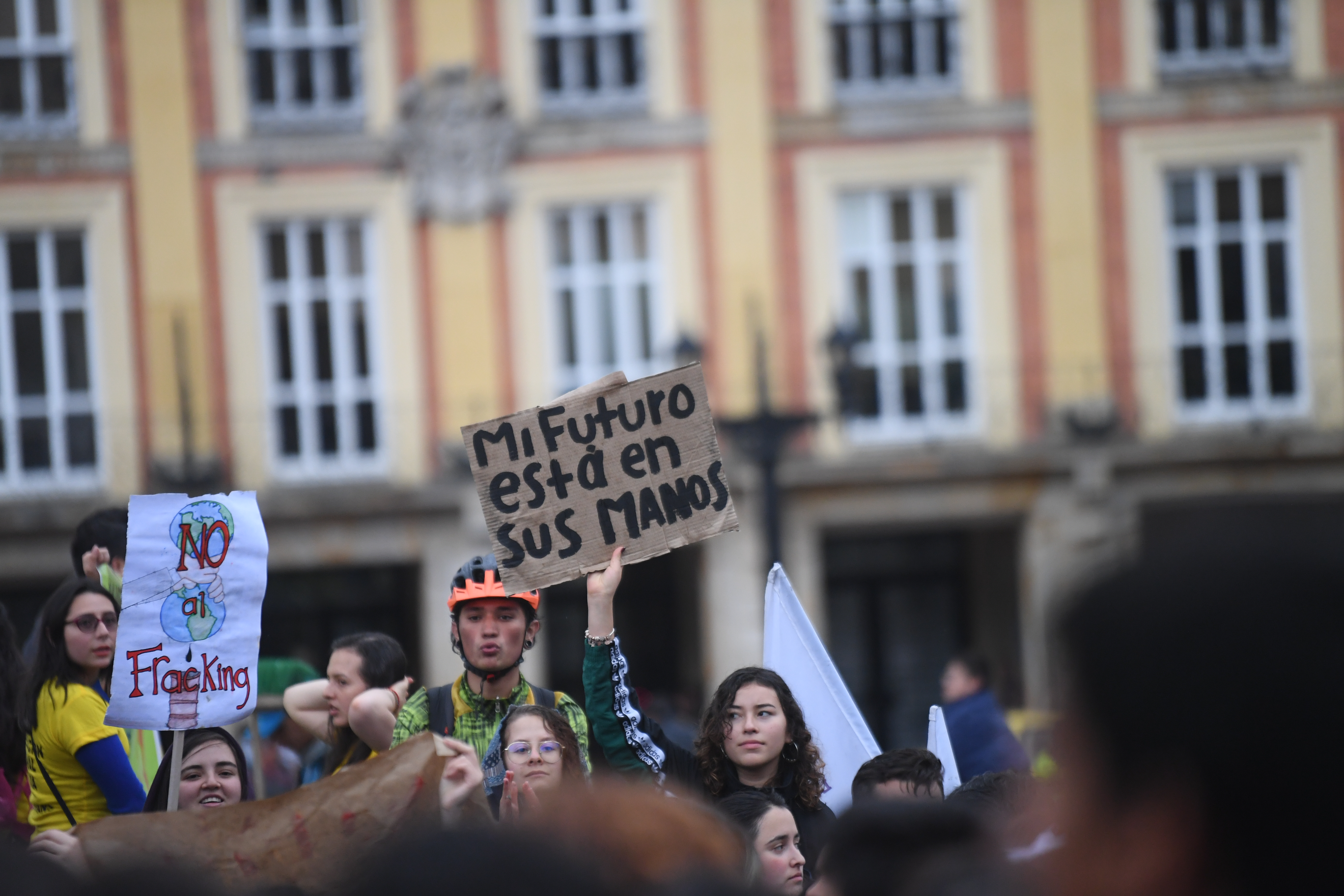 Movilización nacional a la cual asistieron estudiantes, profesores, pueblos indígenas, ambientalistas, movimientos de la sociedad civil, Ongs y organizaciones de derechos humanos, sumándose a la iniciativa #FridaysForFuture que impulsó la activista sueca de 16 años, Gretha Thungberg; iniciativa que busca priorizar los asuntos climáticos en la agenda política del país.