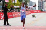 Día histórico para el maratón: Kelvin Kiptum rompió el récord mundial