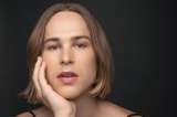 Tommy Dorfman y otras famosas que se identifican como mujeres trans