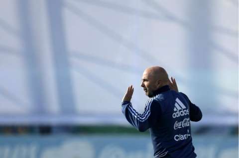 Sampaoli admite que Dybala “choca” con Messi