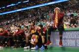 LeBron James dio señales de cansancio en Boston
